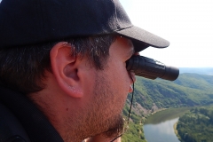 Gregor schaut in die Ferne