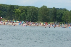 Der Badebereich ist stark besetzt